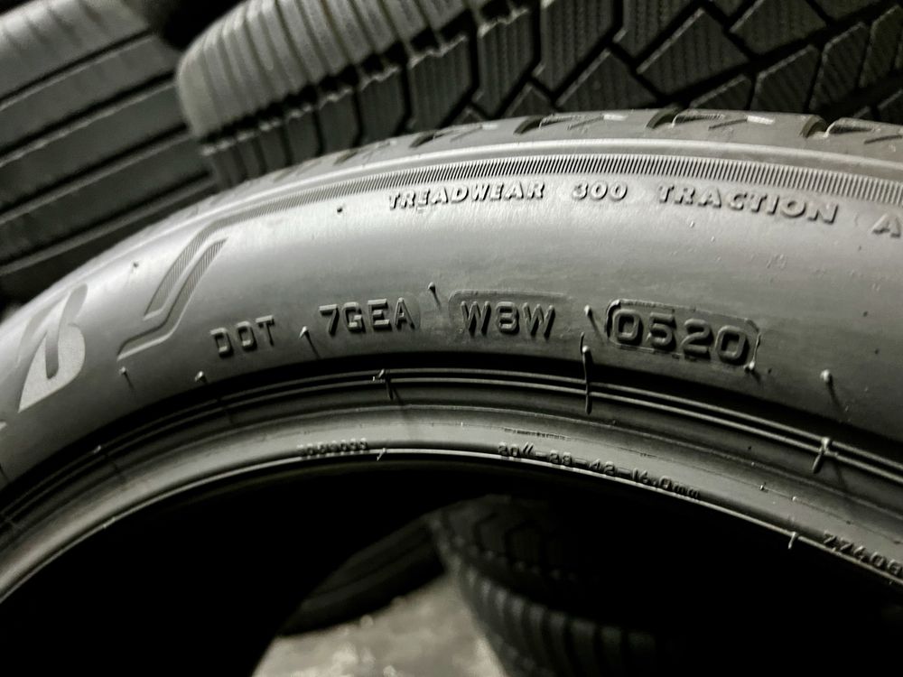 2бр. 275/40/20 Bridgestone DOT:20г. 6мм+