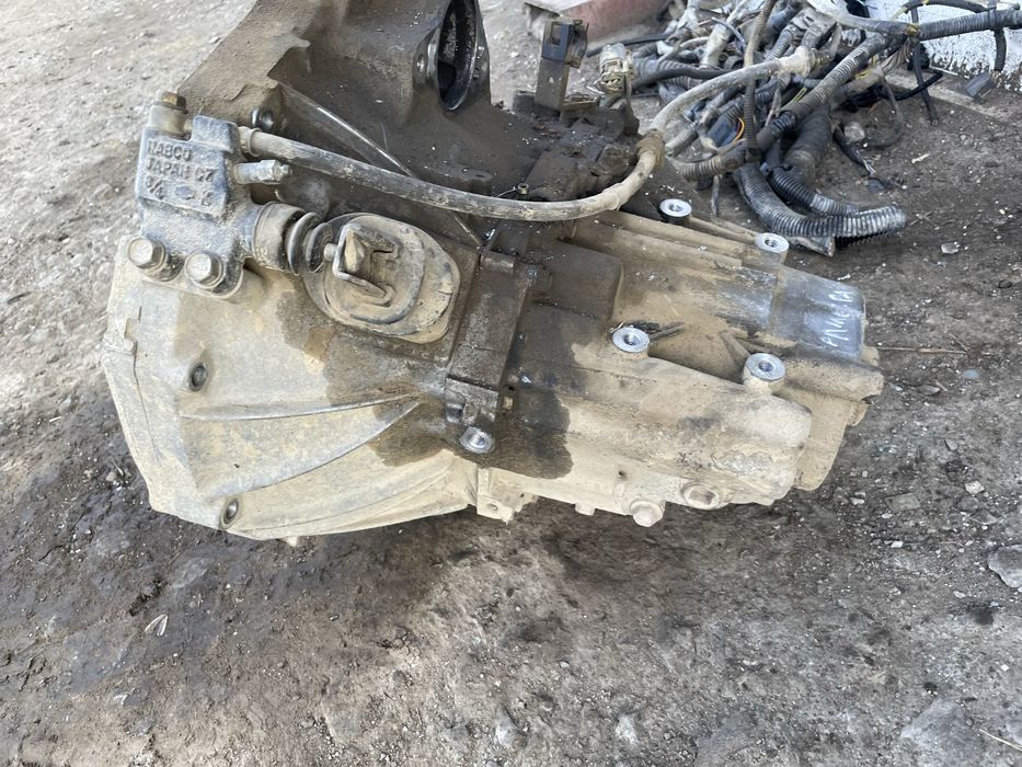 Скоростна кутия за нисан алмера/ nissan almera 2.2 d 2000 г