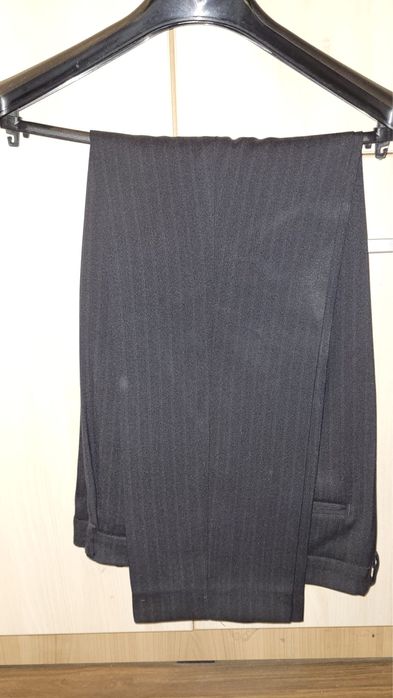 Costum barbati, gri, fin, marime 56