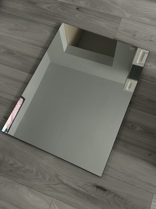 vand oglinda este in stare buna