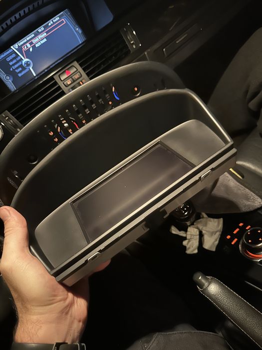 Vand navigatia CIC mica cu Bluetooth