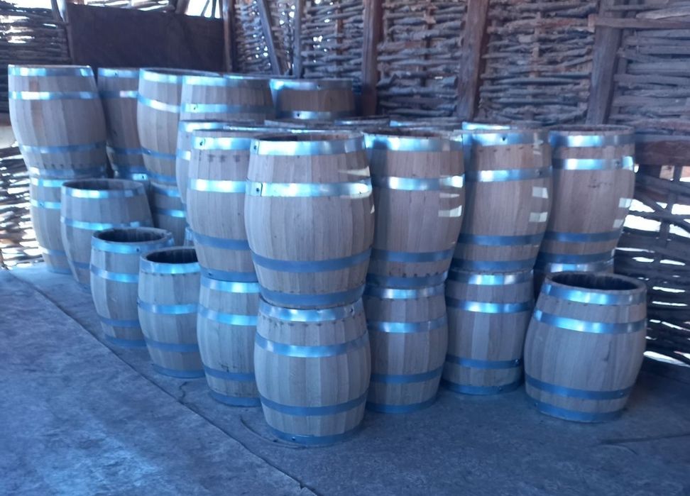 Дъбови бурета и бъчви за вино и ракия