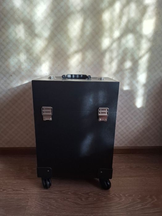 Продам профессиональный чемодан