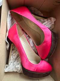 Розови обувки с ток