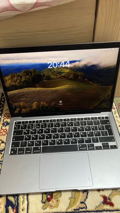 Macbook air 13 2020 в хорошем состоянии