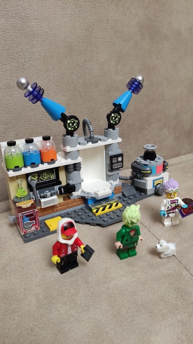 LEGO Hidden Side 70418 - Лабораторията за духове на J.B.