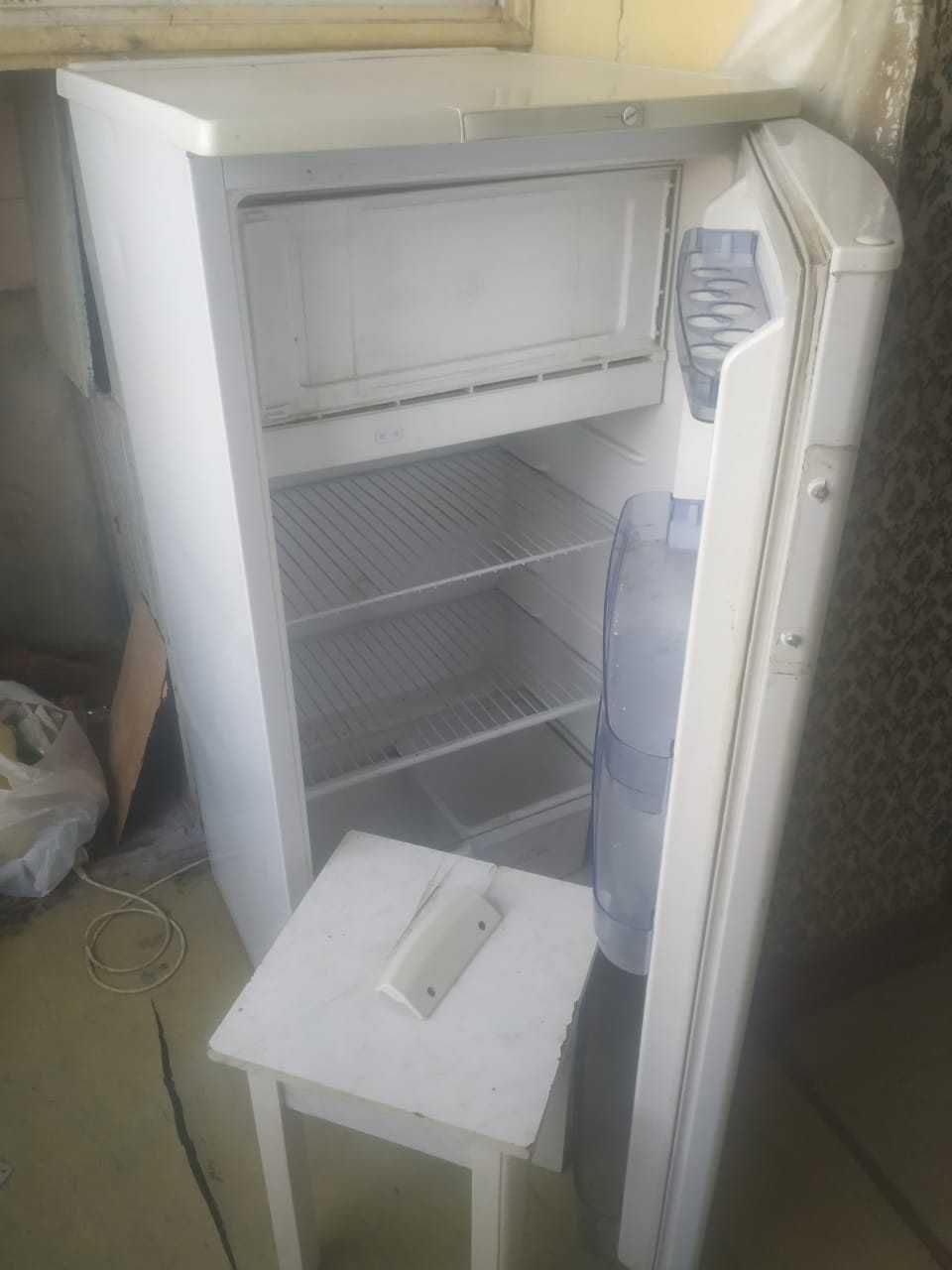 Холодильник Бирюса, б/у, в рабочем состоянии.