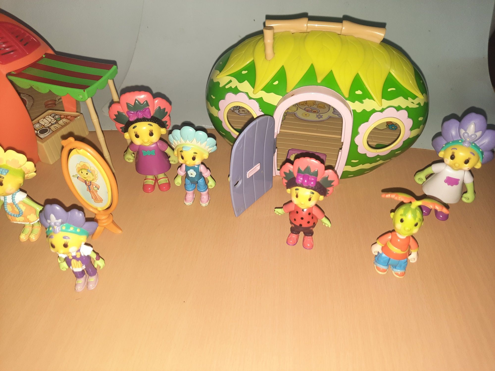 Căsuțe și figurine Fifi din desene animate
