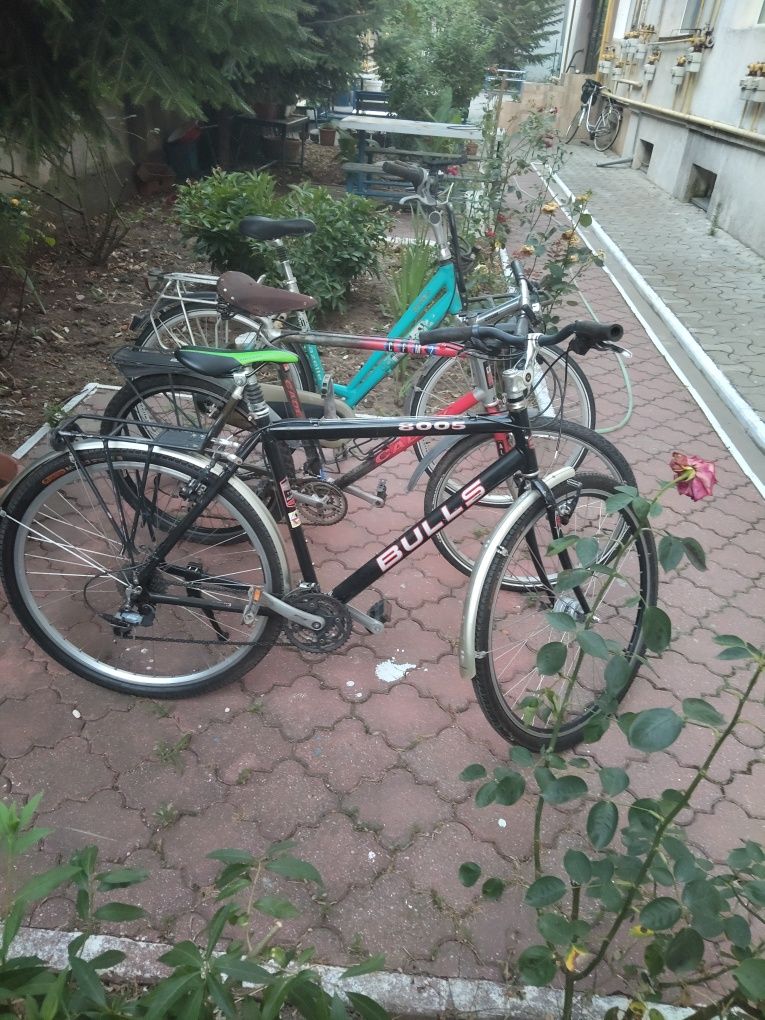 Vind trei biciclete stare f buna preț 350 lei