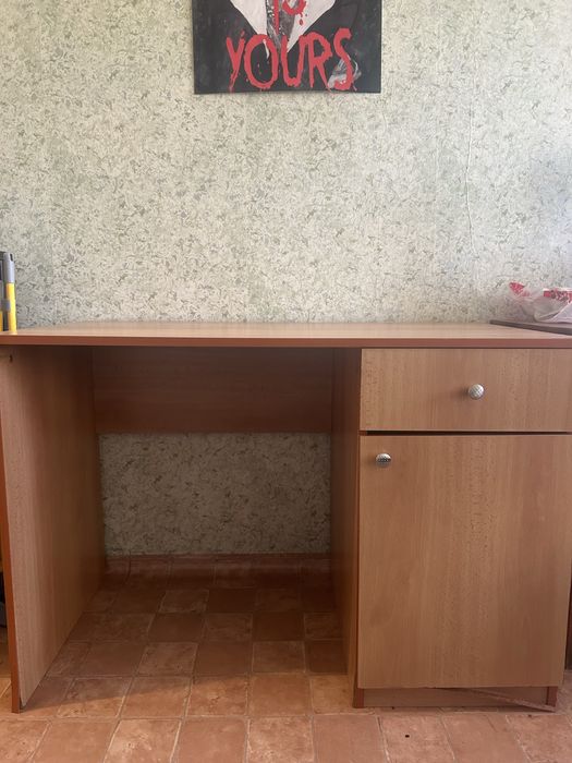 Офис Бюро с чекмедже