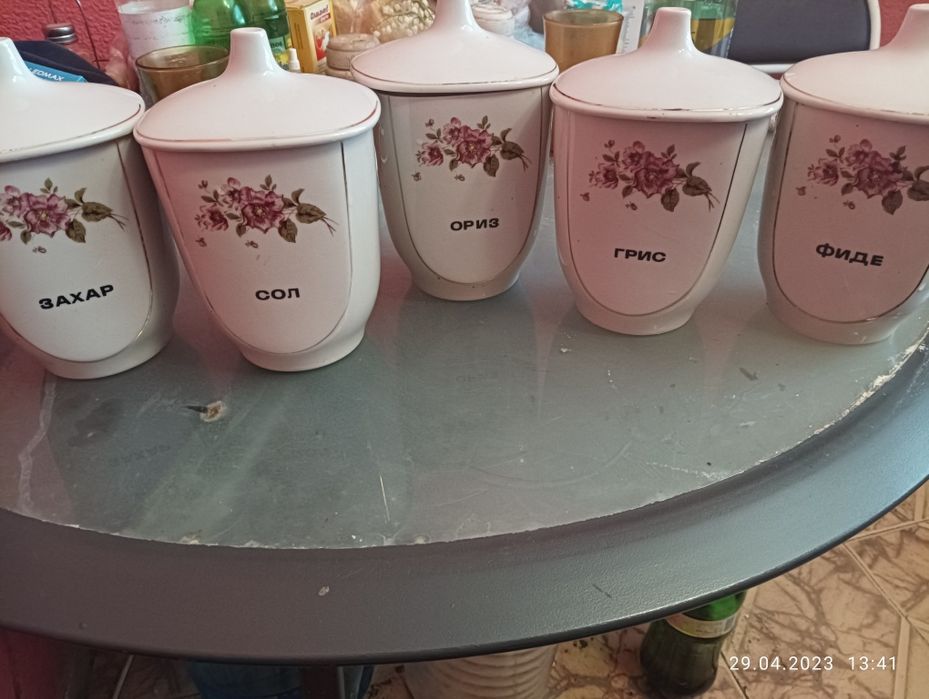 Порцеланови буркани за подправки