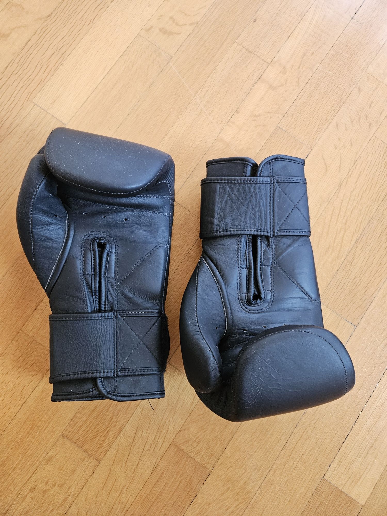 Обувки за бокс Adidas Box Hog 3 номер 45 1/3 + подарък ръкавици за бок