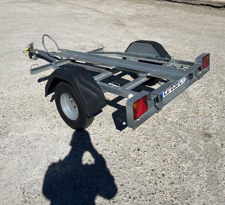 Romorca transport motocicleta-robusta si practica