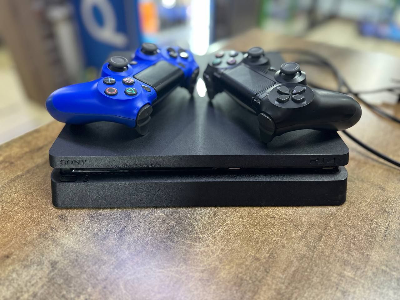 Продам PlayStation 4