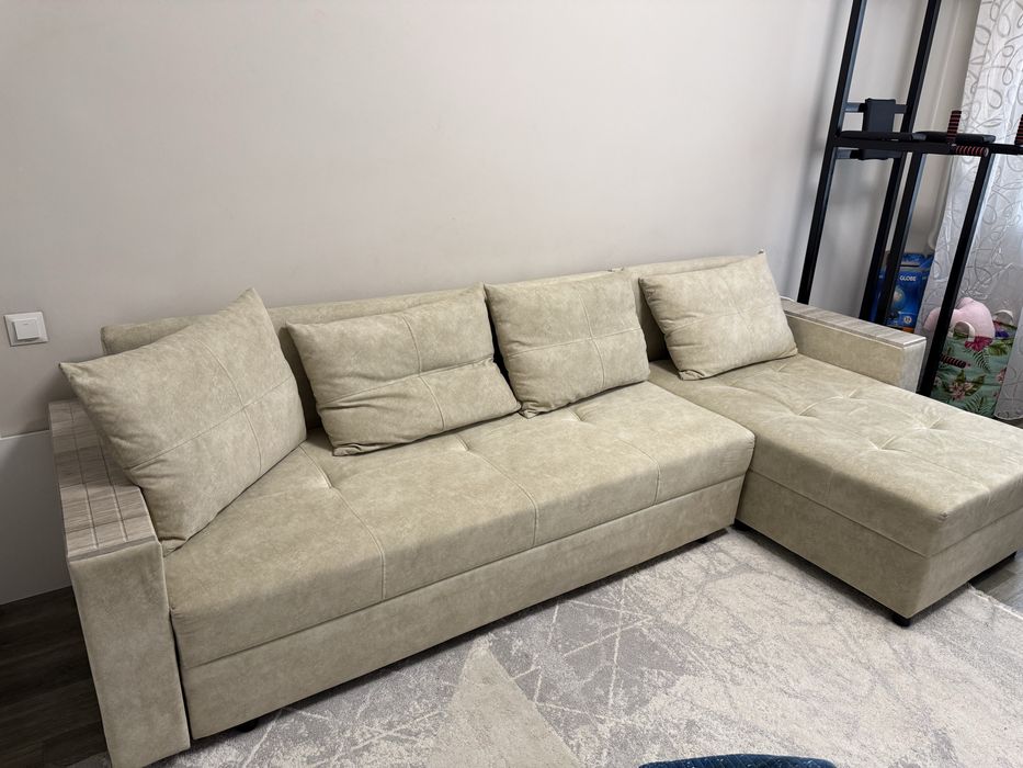 Диван в хорошем состоянии