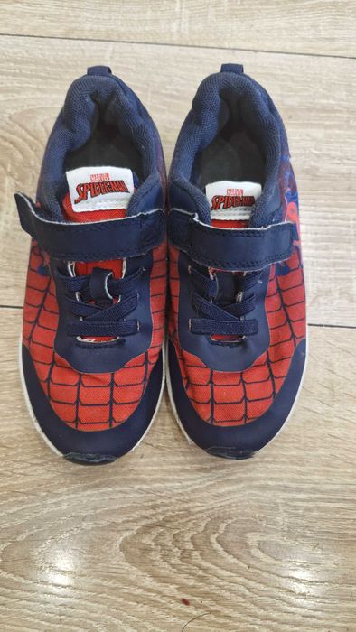 Кроссовки человек паук б/у