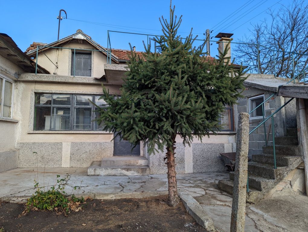 Продавам къща с двор 1530кв.м с. Стара река