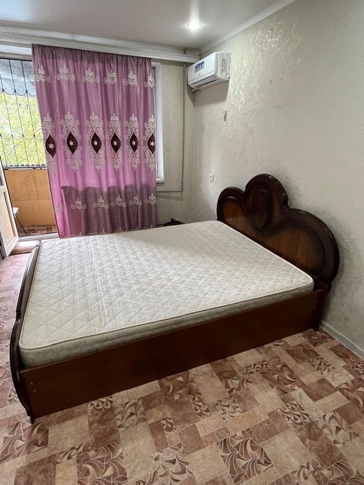кровать с матрасом