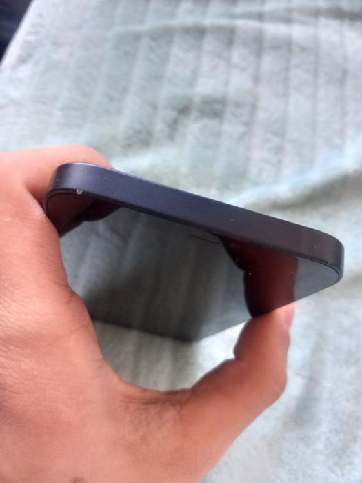 Продавам Iphone 12