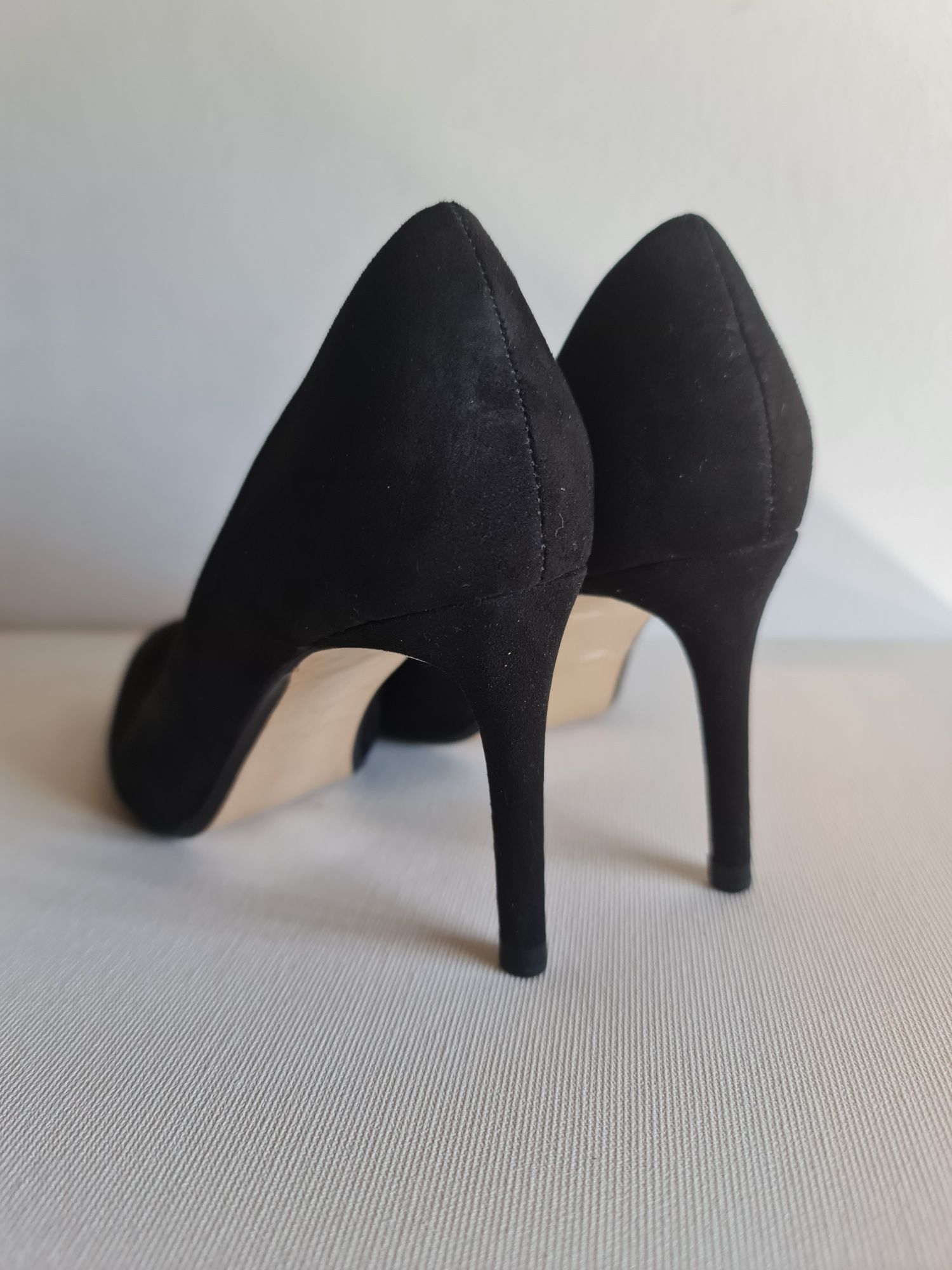Pantofi cu toc, stiletto, Zara Basic, 38, piele întoarsă, negri, noi