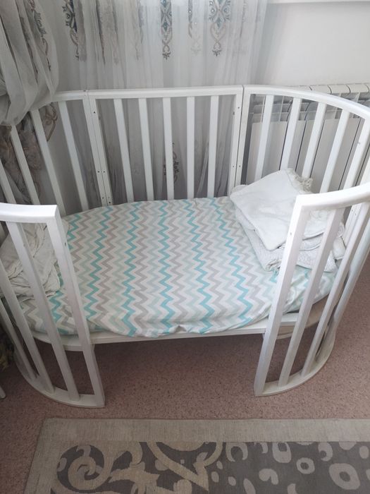Кроватка, ходунков, ваночка со стойкой на ножках, бандаж молокоотсос,