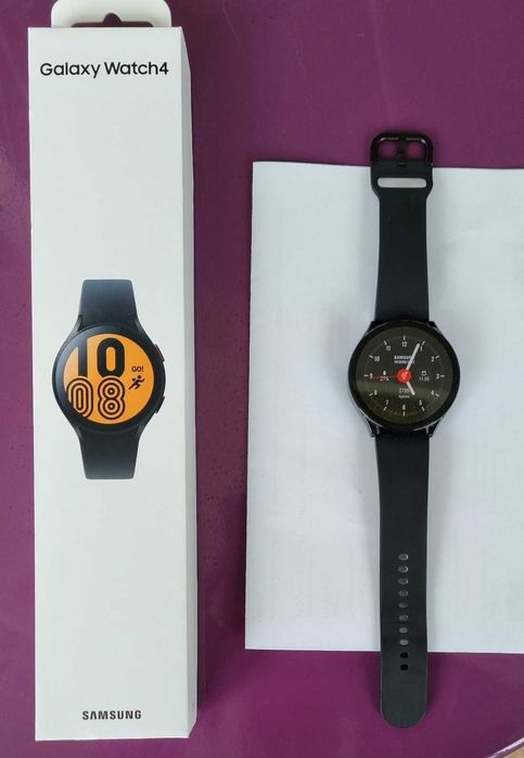 Samsung Watch 4 44 mm с гаранция до 11.2024 г. + протектор и адаптор