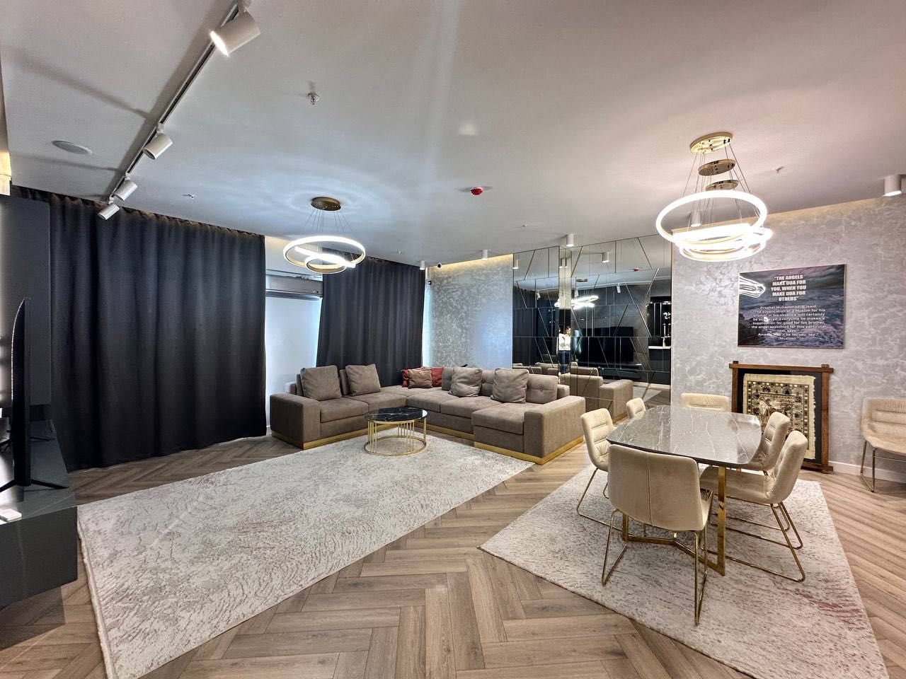 Akay City Продается 2 комнатная квартира ремонт Дархан К.Ниязова