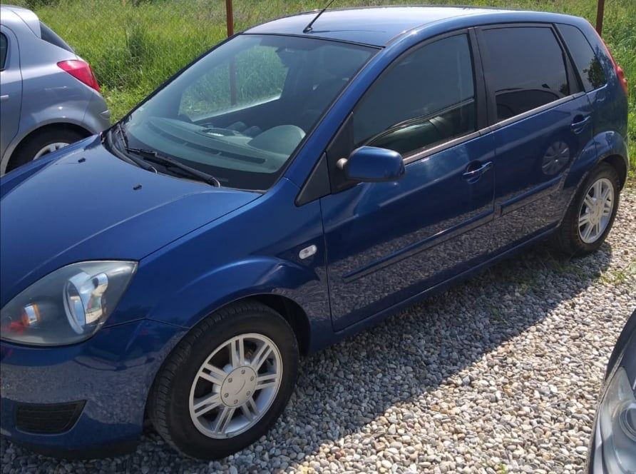Vând Ford Fiesta