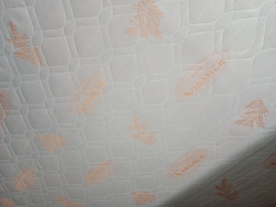 Продам матрац в отличном состоянии