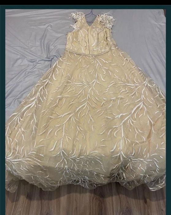 Rochii de gala folosite o singura data.