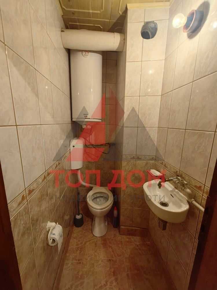 Тристаен! Аспарухово! Първи етаж! Полуобзаведен!