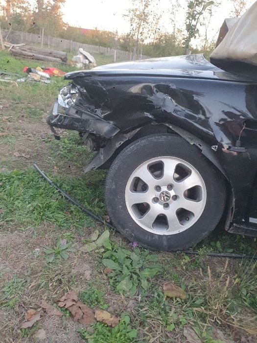 Golf4 avariat pentru piese