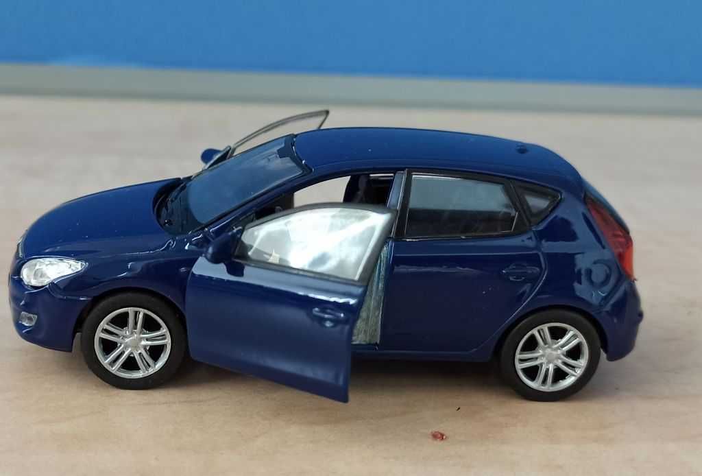 Macheta Hyundai i30 MK1 Facelift albastru - Welly 1/36