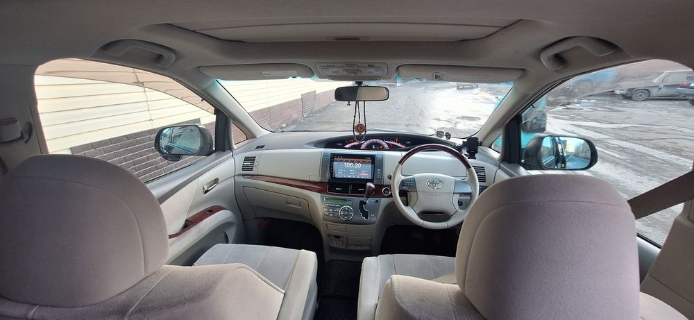 Тойота естима миневен