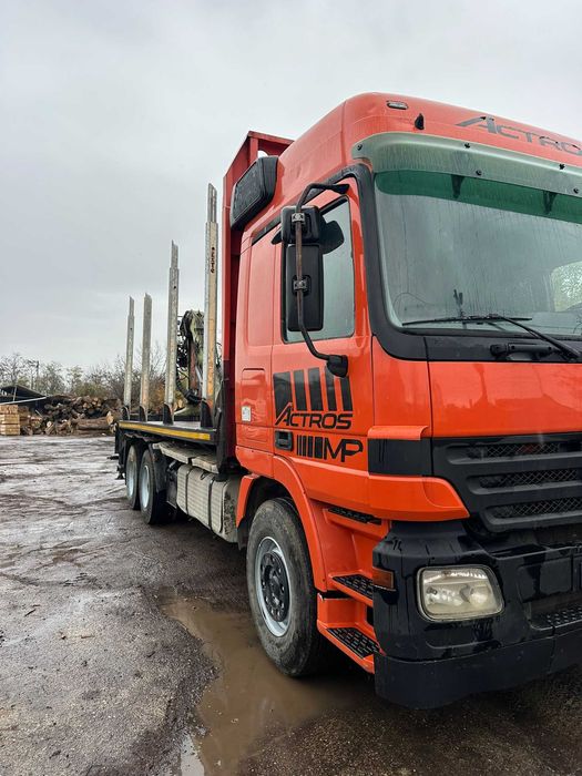 Camion trasport busteni