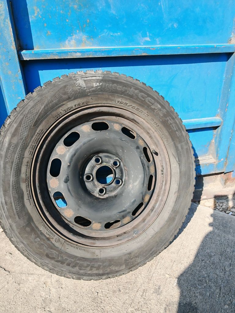 Джанти със зимни гуми 2бр. 195 65 15 Hankook