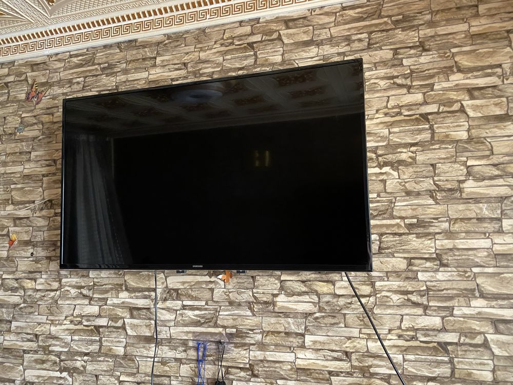 43 диагонала SAMSUNG smart TV