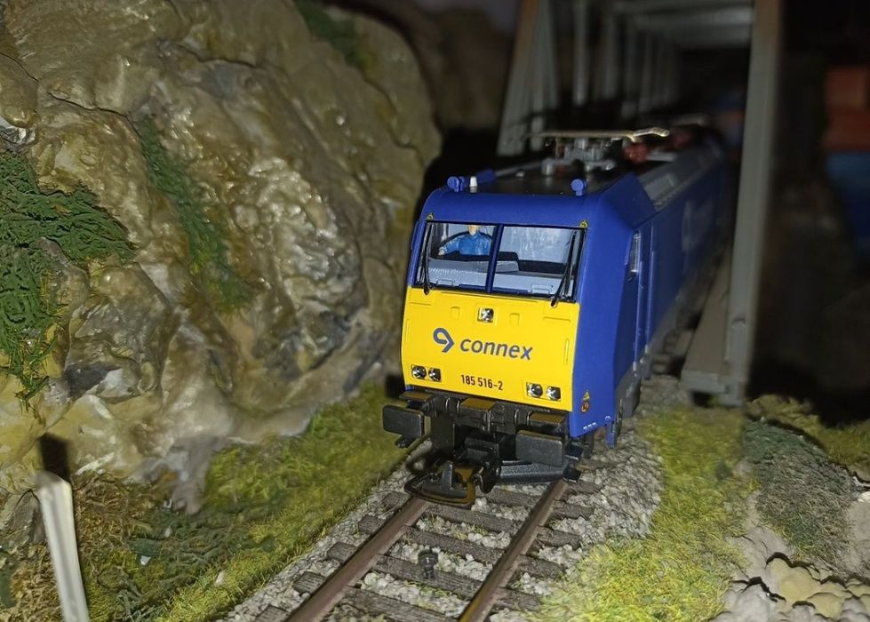 Locomotiva electrica piko connex 

Lumini in funcție de direcția de me