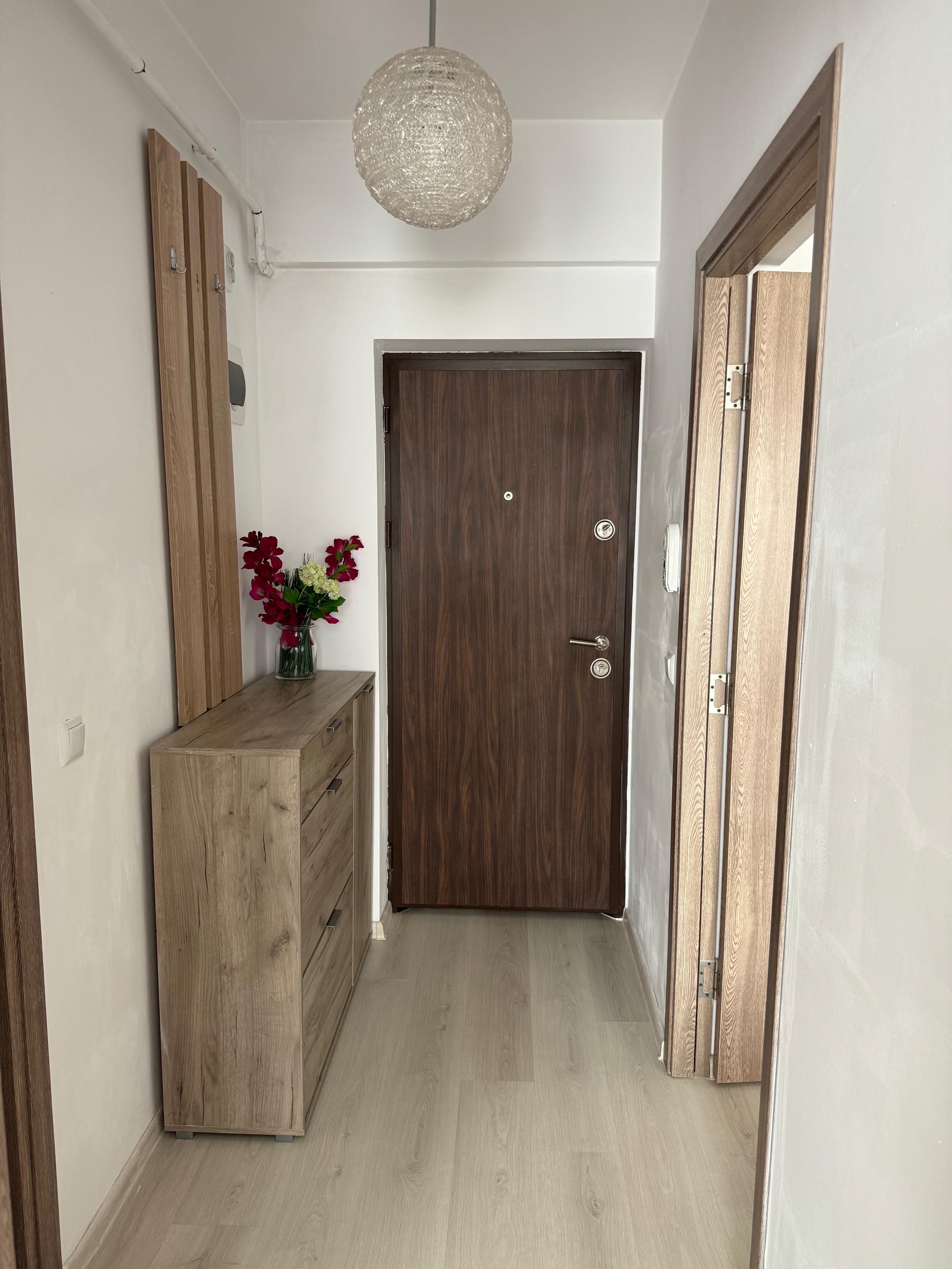 Inchiriez apartament cu o camera 350€/luna