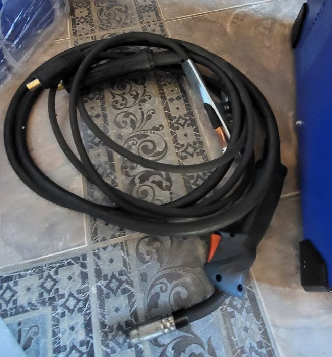 Продается сварочный полуавтомат (кемпинг) Aurora Pro Skyway 250