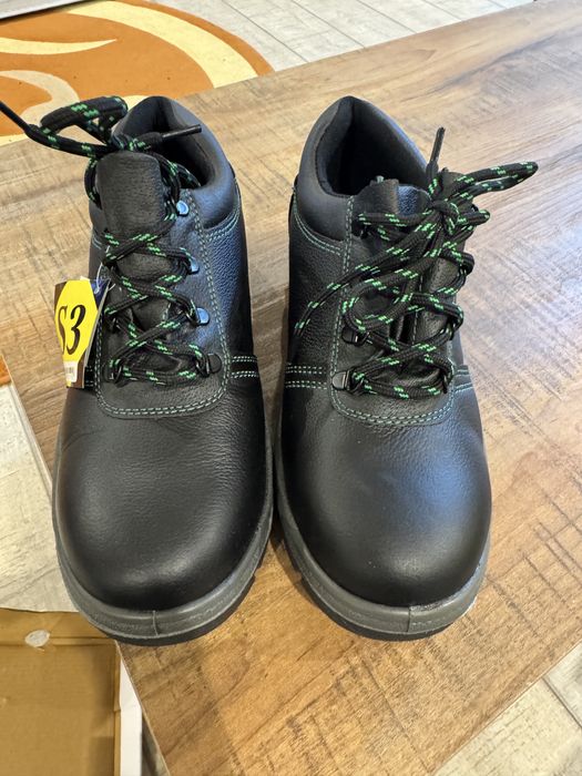 Bocanci protectie noi in cutie nr41