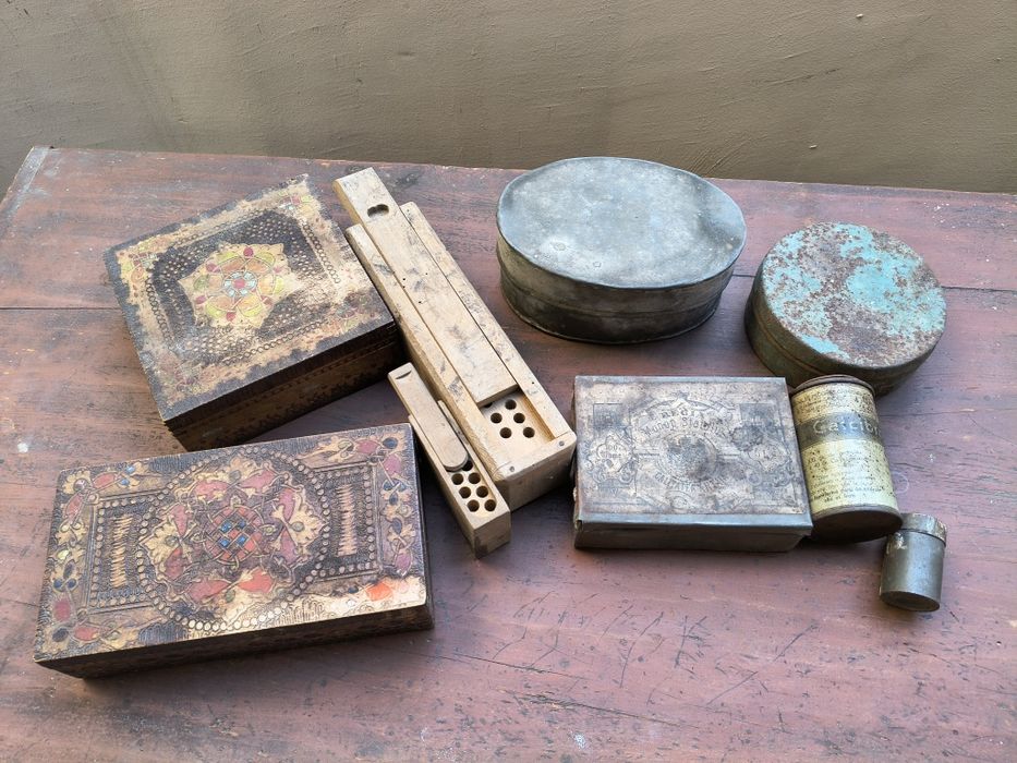 Лот старинни кутии всички за 30 лв