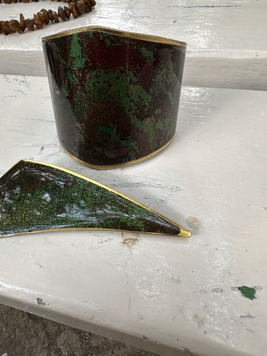 Комплект месингови гривна и брошка с емайл/бижута