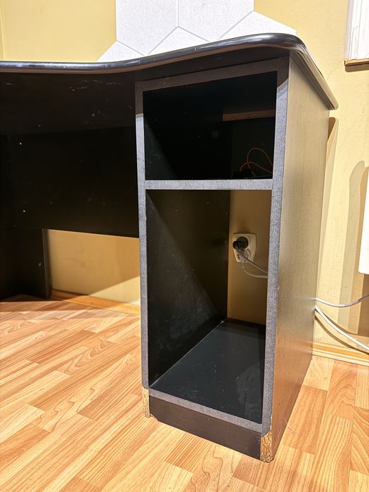 Birou colțar mare cu spații de depozitare