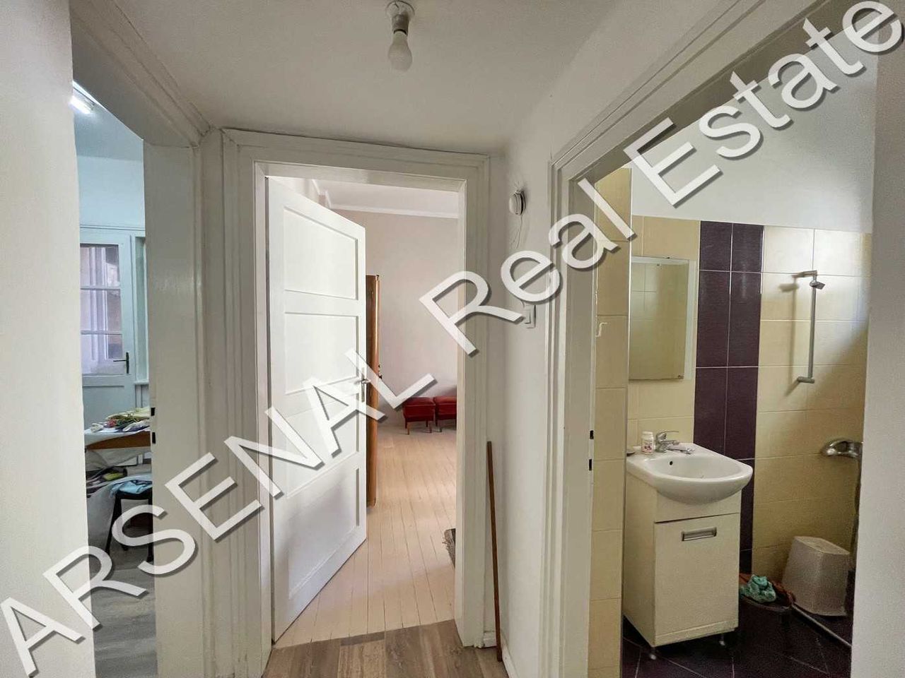 Дава се под наем Тристаен апартамент в София, Център - 106 кв.м за 650 € - Снимка #1
