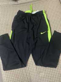 Pantaloni Nike cu fermoar