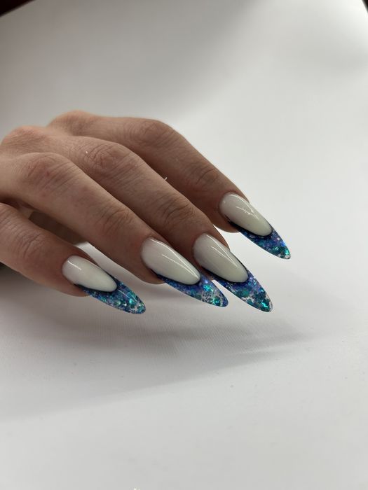 Коледна промоция: Маникюр + Парафинова терапия – празнична цена!