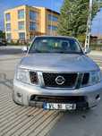 Vând Nissan Navara