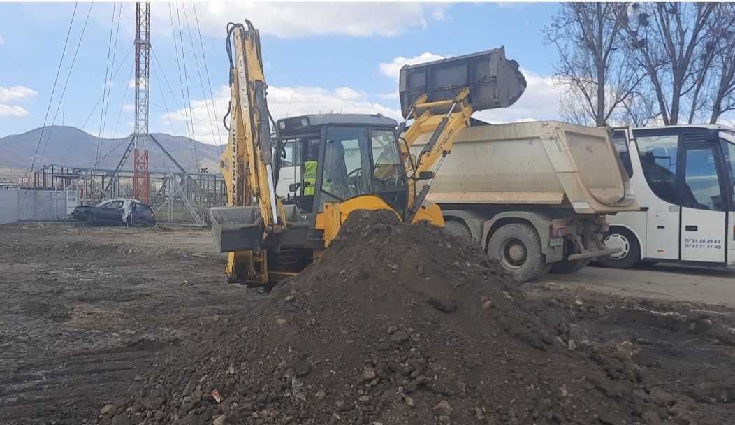 Închiriez buldoexcavator