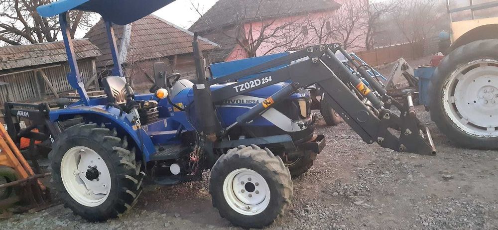 Tractor Lovol m254 cu încărcător